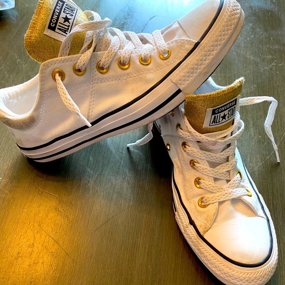 Women converse size 9